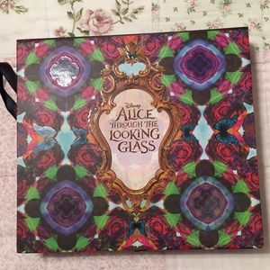 Urban Decay Alice in Wonderland makeup palette